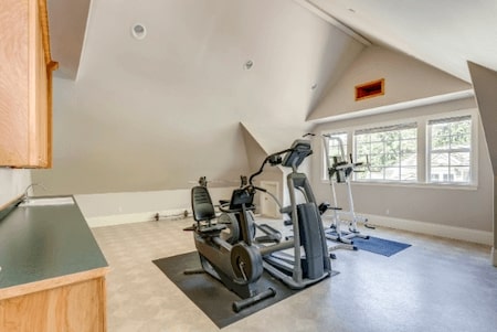 Gym equipments in a room